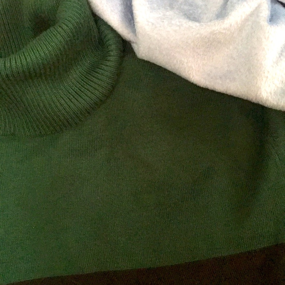 Colorblock turtleneck - Picture 2 of 3